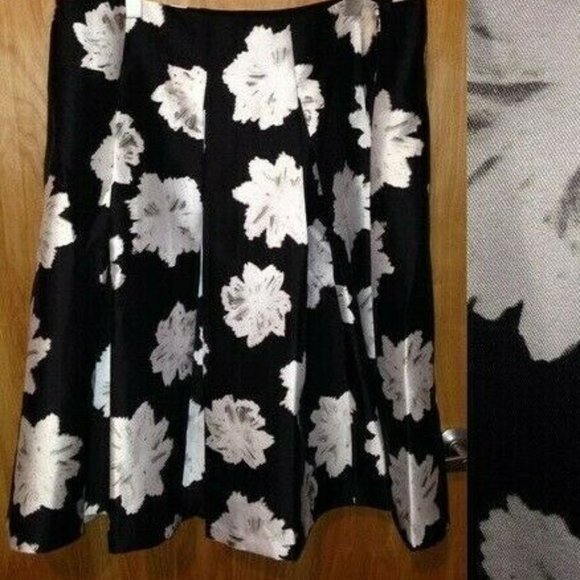 Lane Bryant Floral Box Pleat Skirt Plus Size - Picture 4 of 4